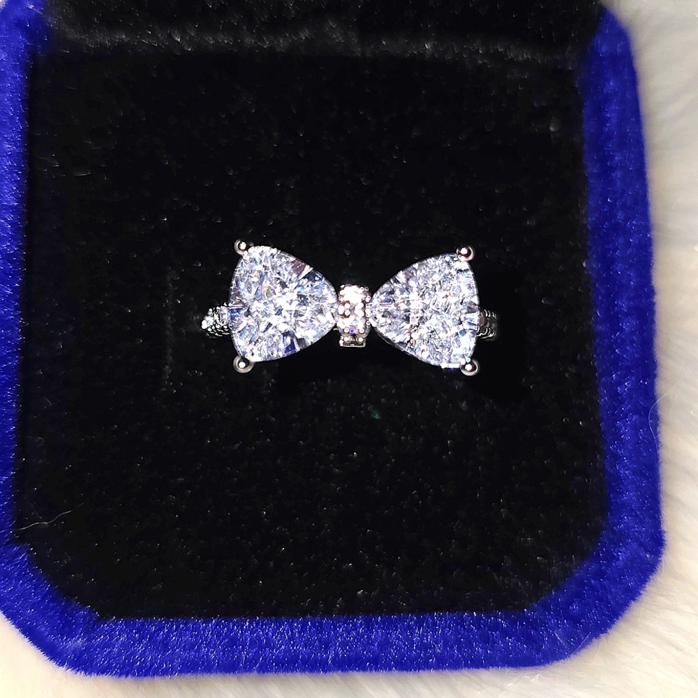 Moissanites!!  More SPARKLY than Diamonds!  Sz 6.75